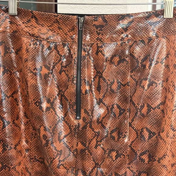 Express x Negin Mirsalehi Faux Leather Skirt - Brown/Black Snake Print Size 6 - Picture 5 of 10
